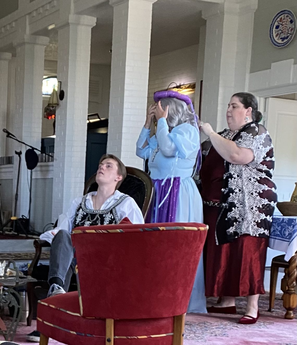 9 to 5, Actor needed